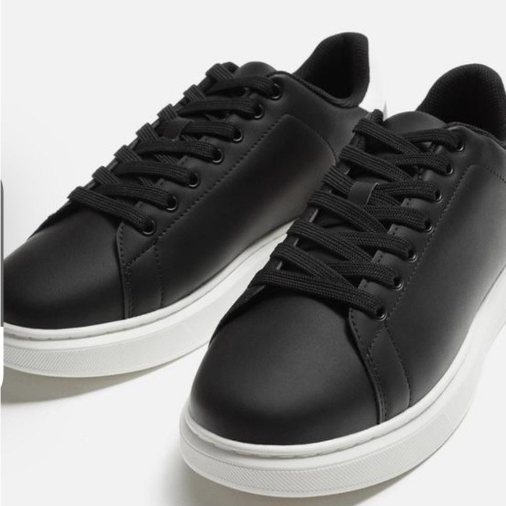 Chunky white and black sneakers. Size 11 (44)